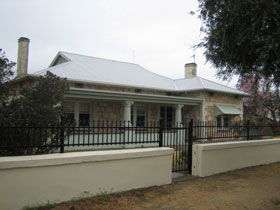 Naracoorte Cottages - MacDonnell House - Tourism Search 0