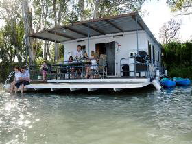 The Murray Dream Self Contained Moored Houseboat - Tourism Search 0