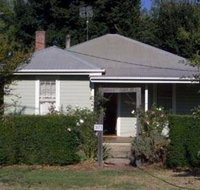 Honeysuckle Cottage Jingellic - Tourism Search