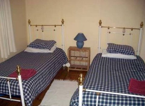 Honeysuckle Cottage Jingellic - Tourism Search 2