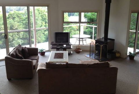 Ravensbourne Escape Kookaburra Kottage - Tourism Search 3