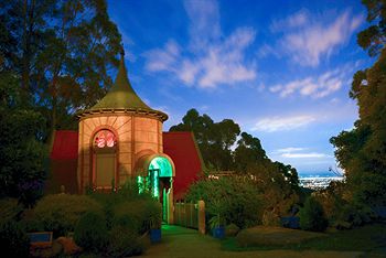A Camelot Tower & Penthouse - Tourism Search 11
