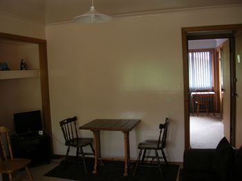 A Camelot Tower & Penthouse - Tourism Search 17