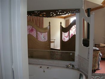 A Camelot Tower & Penthouse - Tourism Search 19