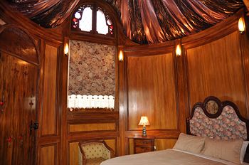 A Camelot Tower & Penthouse - Tourism Search 22