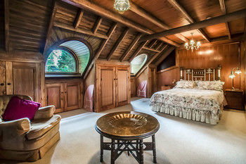 A Camelot Tower & Penthouse - Tourism Search 32