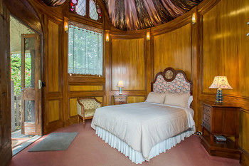 A Camelot Tower & Penthouse - Tourism Search 33