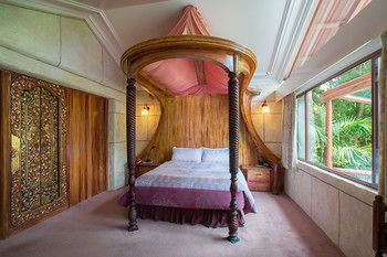 A Camelot Tower & Penthouse - Tourism Search 35