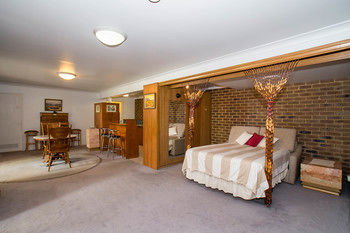 A Camelot Tower & Penthouse - Tourism Search 38