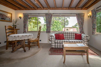 A Camelot Tower & Penthouse - Tourism Search 41
