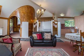 A Camelot Tower & Penthouse - Tourism Search 42