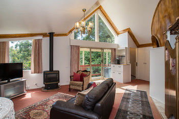 A Camelot Tower & Penthouse - Tourism Search 45