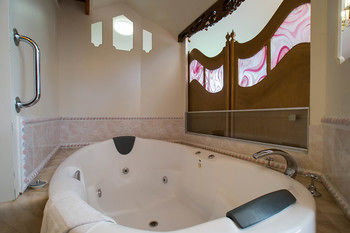 A Camelot Tower & Penthouse - Tourism Search 51