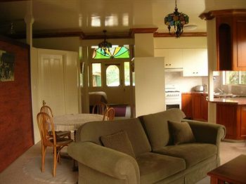 A Camelot Tower & Penthouse - Tourism Search 3