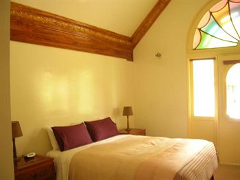 A Camelot Tower & Penthouse - Tourism Search 7