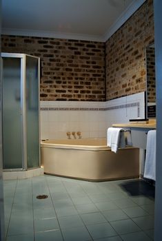 Airport Motel Sir Francis Drake - Tourism Search 7