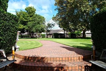 Airport Motel Sir Francis Drake - Tourism Search 10