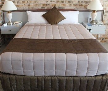 Airport Motel Sir Francis Drake - Tourism Search 11