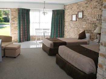 Airport Motel Sir Francis Drake - Tourism Search 13