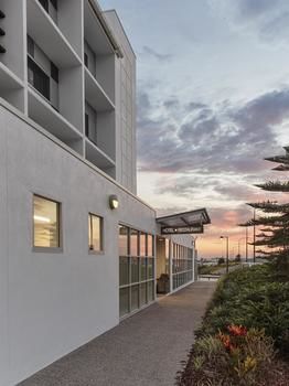 Best Western Plus Lake Kawana Hotel - Tourism Search 6