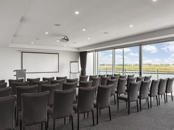 Best Western Plus Lake Kawana Hotel - Tourism Search 13