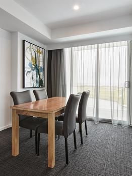 Best Western Plus Lake Kawana Hotel - Tourism Search 15