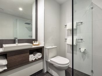 Best Western Plus Lake Kawana Hotel - Tourism Search 37