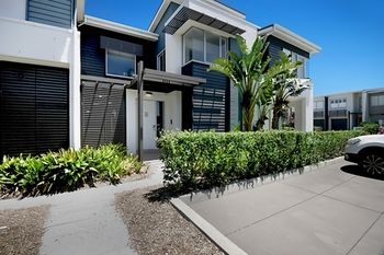 Magenta Studio Room - Tourism Search 0