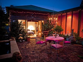 At Eleven, La Petite Maison - Tourism Search 0