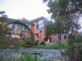 Alexanders Airport Accommodation - Tourism Search 0
