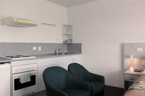 Adina Place Motel Apartments - Tourism Search 1