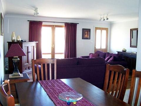 Elm Cottage - Tumut - Tourism Search 2