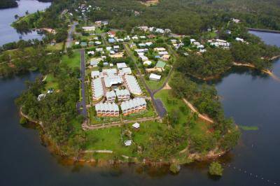 Tinaroo Lake Resort - Holiday Apartments - Tourism Search 1