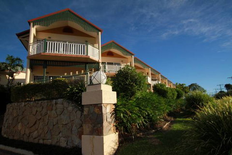 Tinaroo Lake Resort - Holiday Apartments - Tourism Search 3