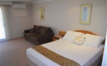 Hilltops Retreat Motor Inn - Young - Tourism Search 2