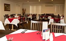 Hilltops Retreat Motor Inn - Young - Tourism Search 3