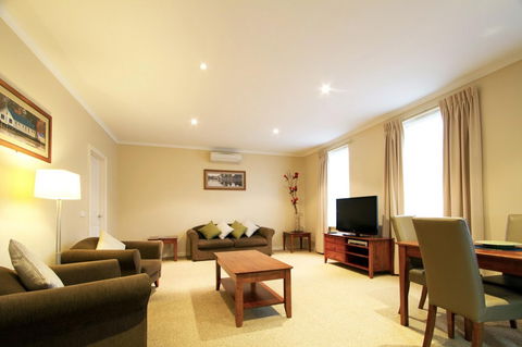 Lake Inn Ballarat - Tourism Search 0