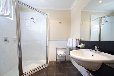 Lake Inn Ballarat - Tourism Search 1