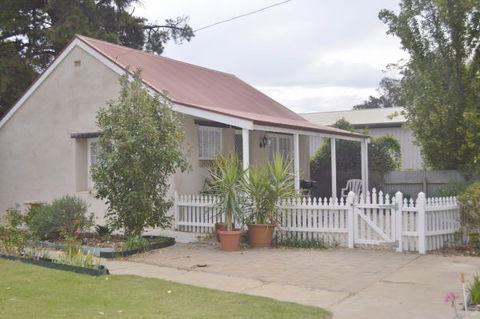 Almond Tree Cottage - Tourism Search 4