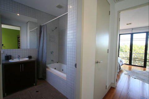 Two Five Zero / Richmond - Tourism Search 7