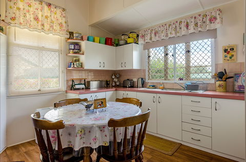 Albion Cottage - Tourism Search 8