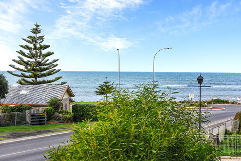 Ariadne - A Hop Skip And A Jump To The Beach With Sea Views - Tourism Search 0