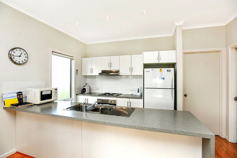 Ariadne - A Hop Skip And A Jump To The Beach With Sea Views - Tourism Search 4