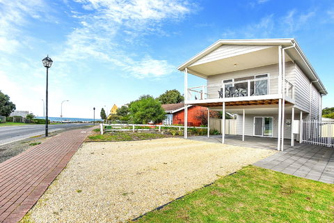 Ariadne - A Hop Skip And A Jump To The Beach With Sea Views - Tourism Search 9