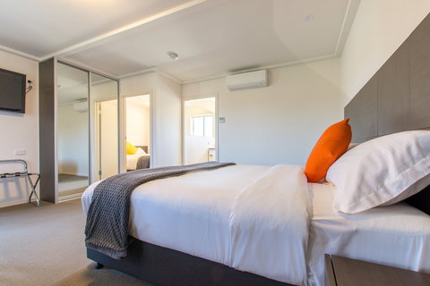 Mick O'Shea's - Tourism Search 5