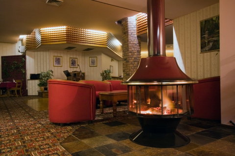 McNevins Warwick Motel And Gunyah Restaurant - Tourism Search 1