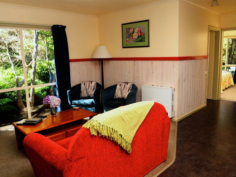 Crays Accommodation - The Esplanade - Tourism Search 0