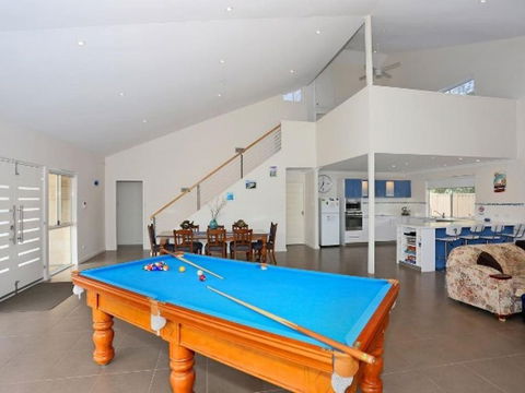 Falcon By The Bay - Tourism Search 0