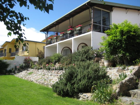 Sages Haus Bed And Breakfast - Tourism Search 1