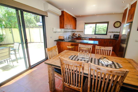 Avignon In Bright - Tourism Search 2